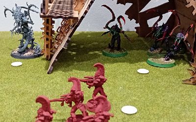 Deep striking creeps outflank the Dire Avengers